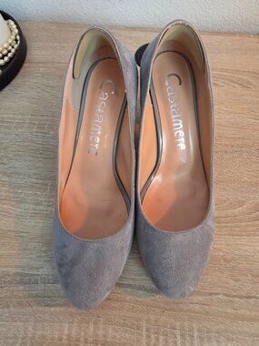 Worn once - Castamere Light Grey 3" Pumps - Size 9